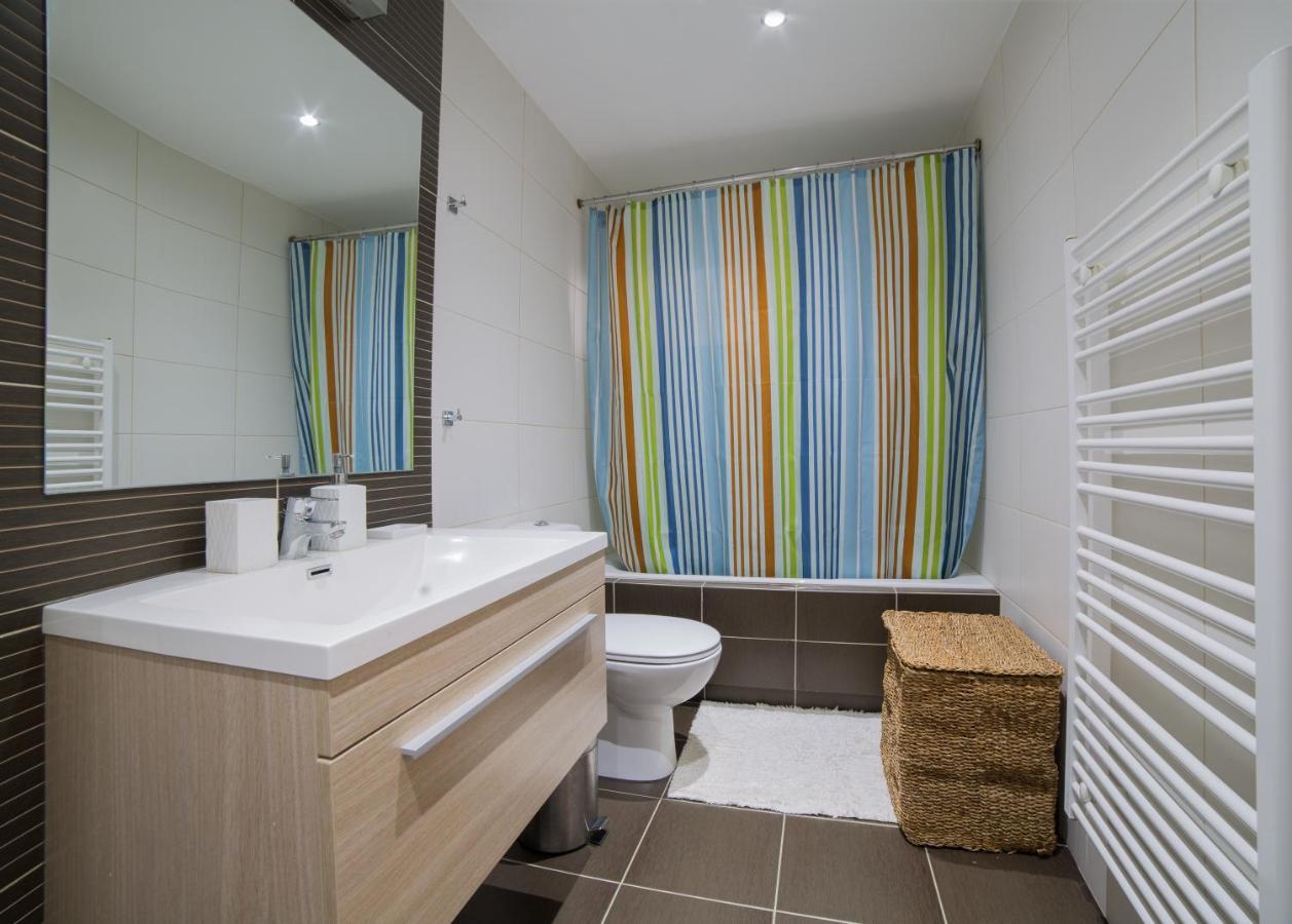 Lovely New βuild Flat Near Metro - Free Parking Apartment