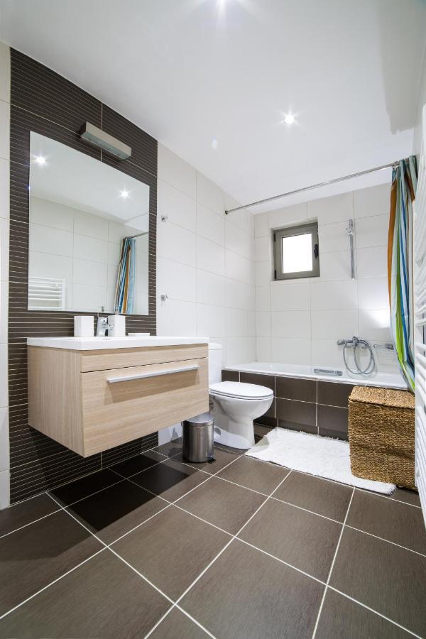 Lovely New βuild Flat Near Metro - Free Parking Apartment *